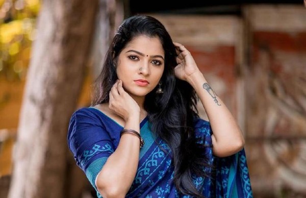சின்ன திரை தேவதை விஜே சித்ரா