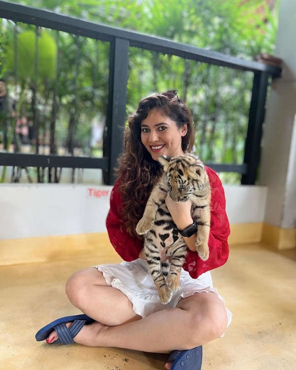 இணையத்தில் படு ஆக்டிவ்