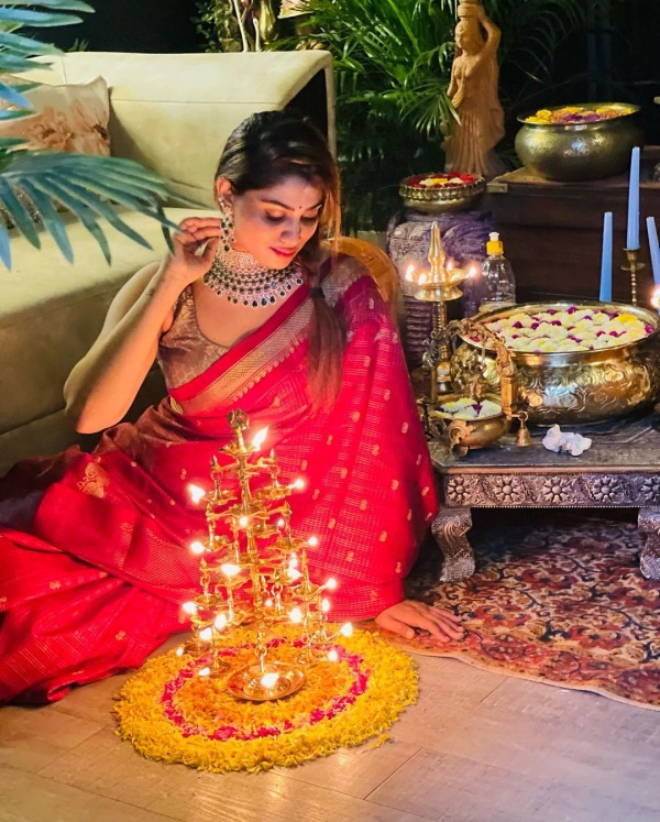 சமூக வலைதளங்களில் ஆக்டிவ்