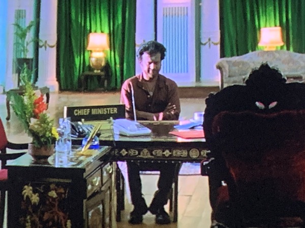 எம்ஜிஆர் மாதிரி சிஎம் ஆகணும்னு