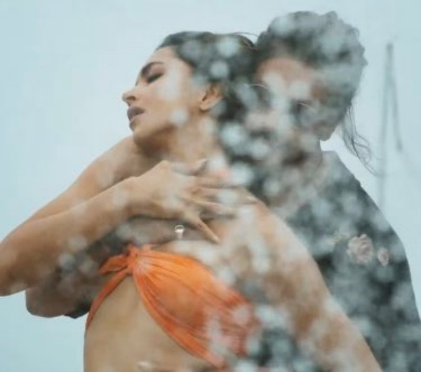 காவியும் பச்சையும்