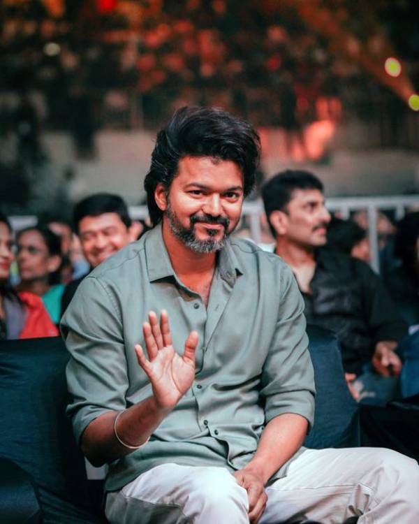 தீ தளபதி தெறிக்கவிட்ட ரசிகர்கள்