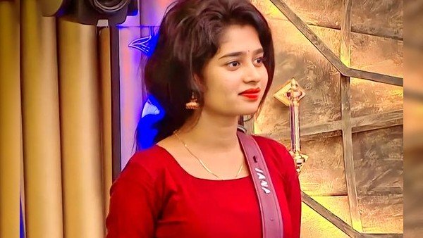 ஜனனி ஆர்மி ஸ்ட்ராங்