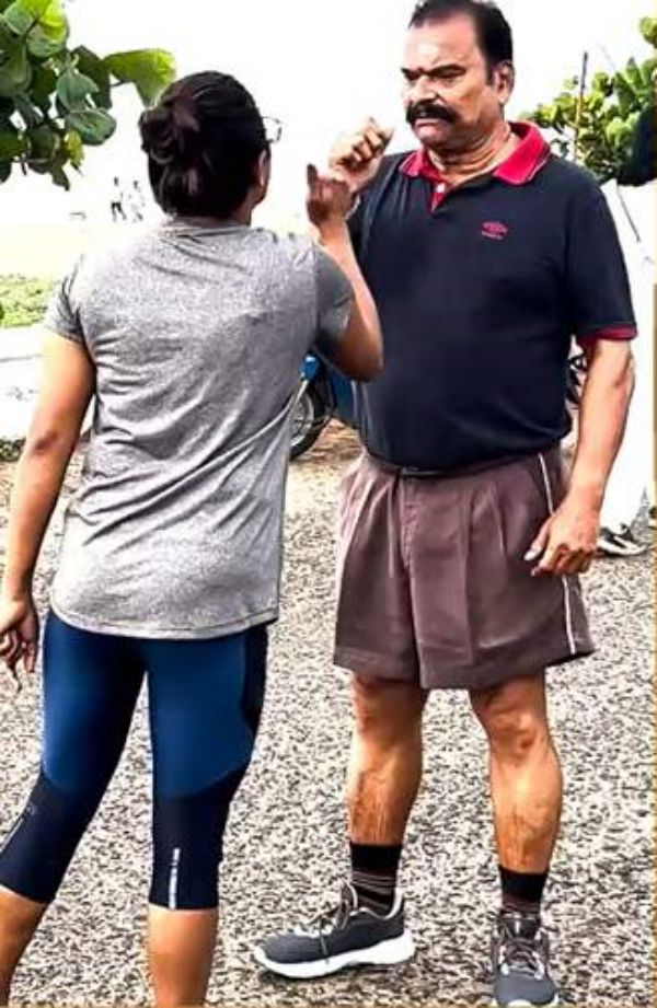 ஆபாசமாக நடித்தார்