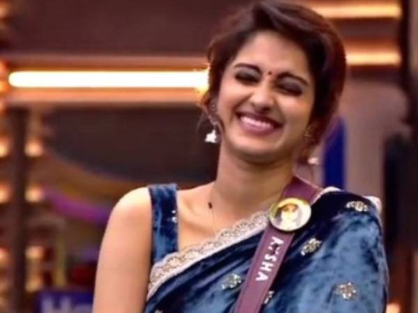 ஆயிஷா வெளியேறினார்