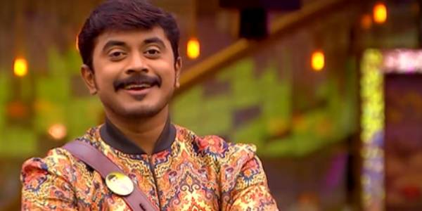 ஆப்பை தேடி உட்காரும் அசீம்