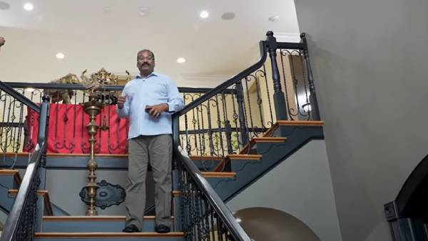 வியந்து பார்க்கும் ரசிகர்கள்