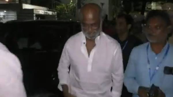 லிஃப்டில் ஏறும் காட்சிகள்