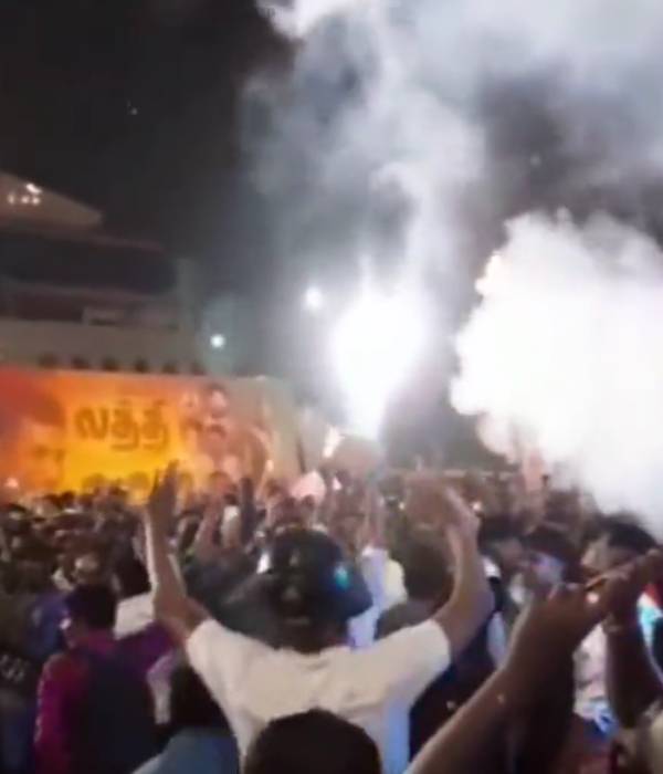 வெறித்தனமான போஸ்டர்கள்