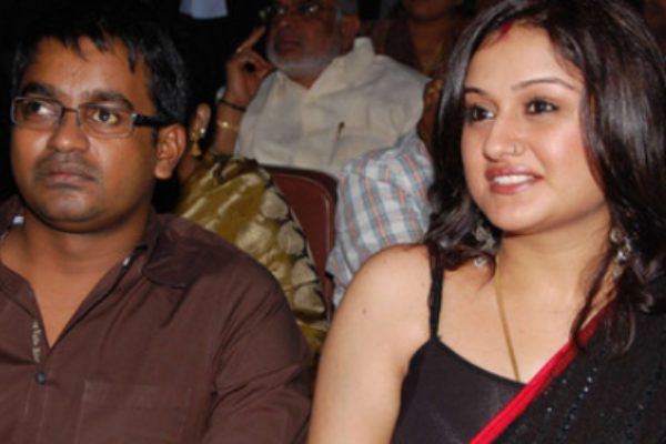 விவாகரத்து செய்தார்
