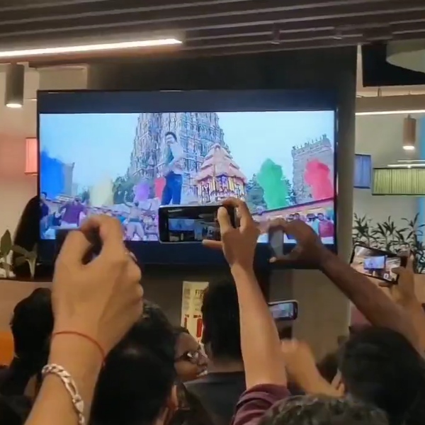 ட்ரோலாகும் வாரிசு ட்ரெய்லர்